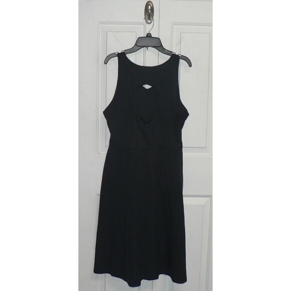 Freely Women's Sleeveless V-Neck Cut-Out Back Dress in Black Medium $50 - Picture 3 of 4